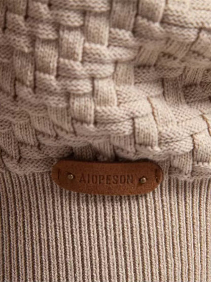 Cardigan à col en V tricoté – Cross & Crown
